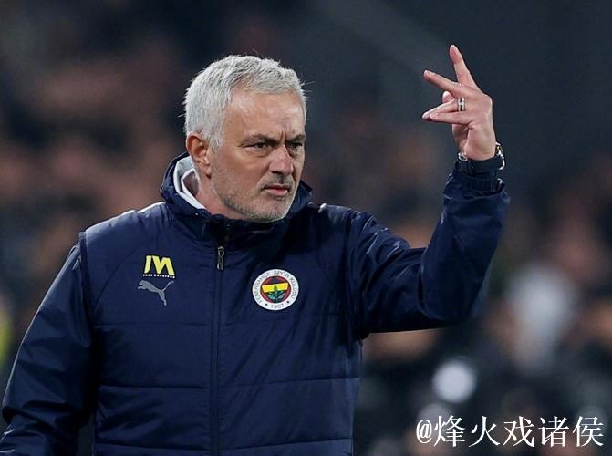 曼联足球俱乐部宣布主教练阿莫林离任 曼联足球俱乐部宣布主教练阿莫林离任